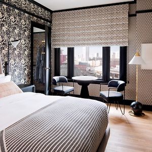 Deluxe Queen Guest room 1 Queen City view